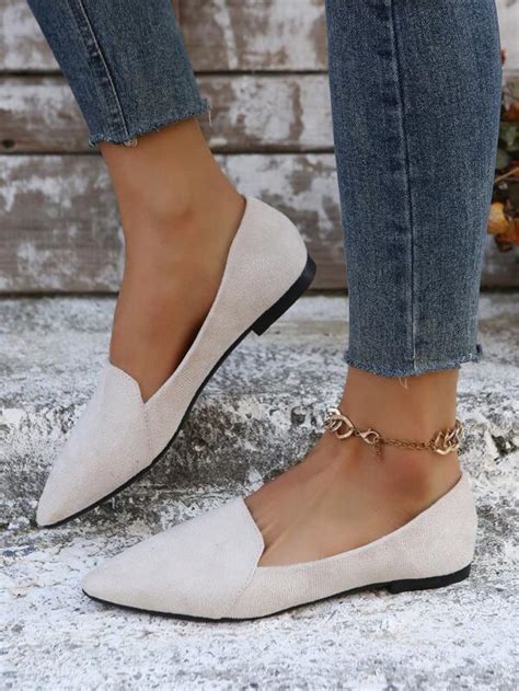 Scarpe basse da donna .